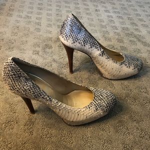 Stuart Weitzman Snakeskin platform heels Sz 7